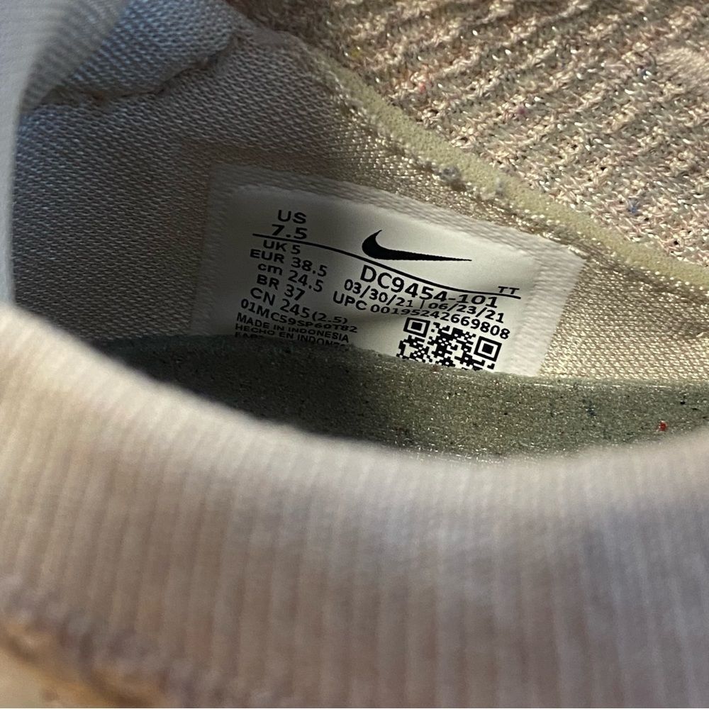 Women 7.5 - Nike Air VaporMax 2021 Flyknit Oatmeal Cream/White DC9454-101 - Picture 3 of 6